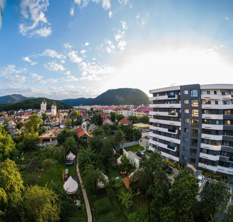 Dragonfly Gardens - The Wagons Hotel Brasov Exterior photo